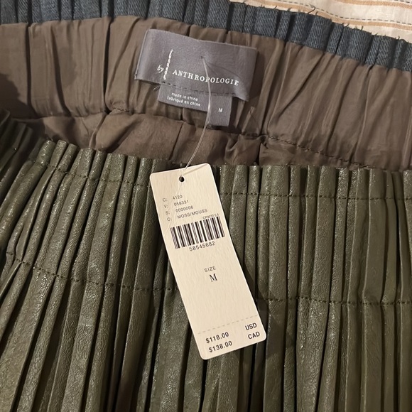 NWT Anthropologie Moss Green Ellene Faux Leather Pleated Skort - Picture 3 of 4